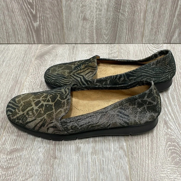 NWOT Aerosoles Army Leather Animal Print Slip On Flats 7.5M - Picture 4 of 15